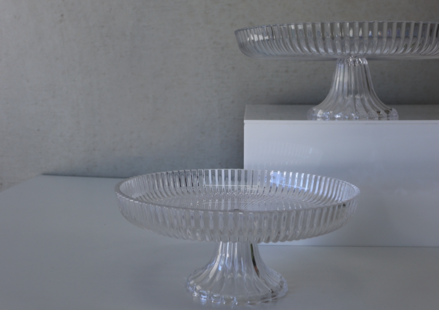 THE ACRYLIC RIBBED CAKE STAND